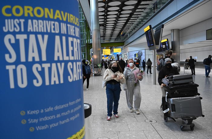 Covid: Gb, illegali i viaggi senza giustificazione