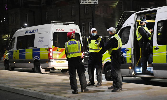 Covid: Polizia fa irruzione in rave a Londra con 300 persone