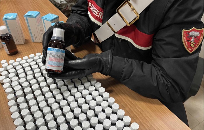 Droga: in casa nel Napoletano 221 flaconi ‘droga da stupro’