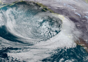 Esagerata Tempesta in California, 1 milione. Blizzard di Neve. Alluvioni con valanghe di fango