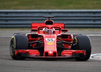 F1 Ferrari, Sainz: “Nervoso ma focalizzato sugli obiettivi”