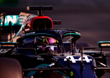 F1: Mercedes dichiara “pura finzione” le voci di dissapori con Hamilton