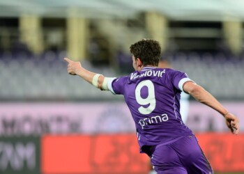 Fiorentina-Cagliari 1-0, Dragowski para un rigore e Vlahovic segna