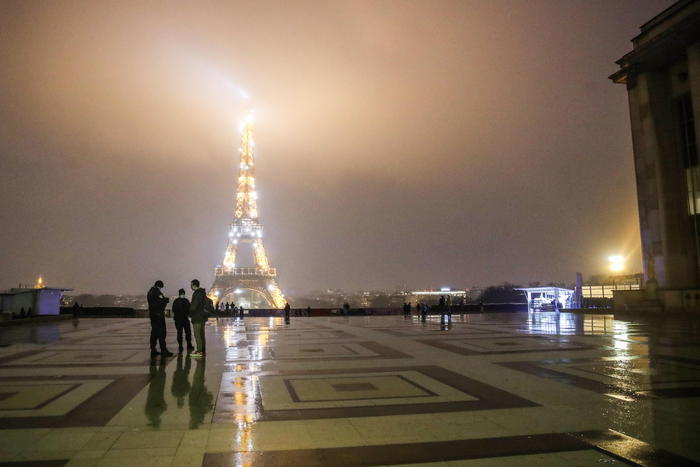 Francia, governo pensa a terzo lockdown rigido