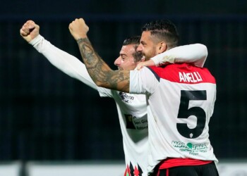 Gentile lascia il Foggia dopo l’incendio della porta di casa