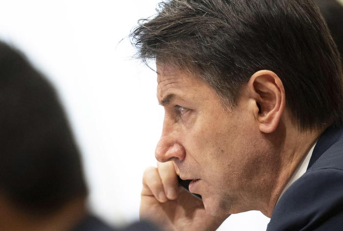 Governo: Conte riunisce i ministri e poi si dimette – TEMPO REALE