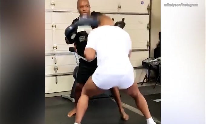 Tyson non si ferma: che velocità in quelle mani!