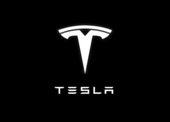 Il prezzo delle azioni Tesla scende dopo che le autorità chiedono un richiamo di 158.000 veicoli
