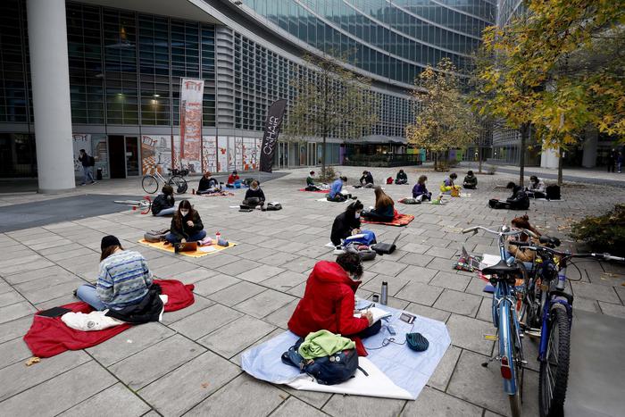 Inail, rischi anche con Rt sotto 1. Nuova ondata con riapertura licei