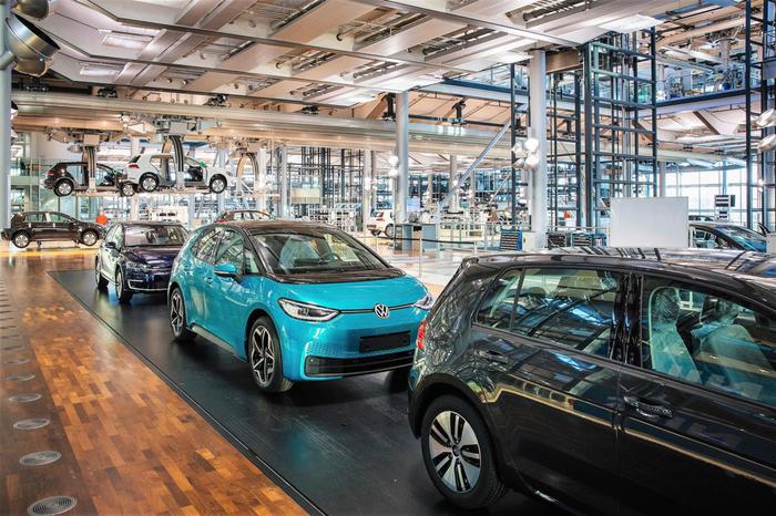 Industria: Istat, produzione novembre -1,4%, -4,2% annuo