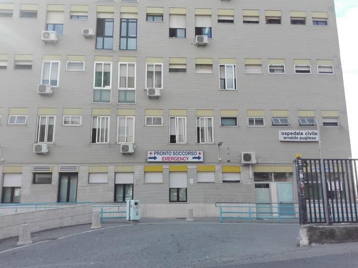 Interdetto da lavoro partecipa a selezione, arrestato medico