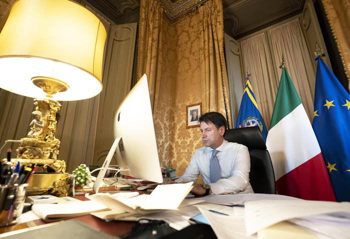 La Crisi corre, Conte non vuole dimettersi – IL PUNTO