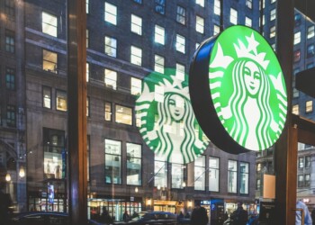 Le entrate di Starbucks scendono del 5% nel Q1 fiscale