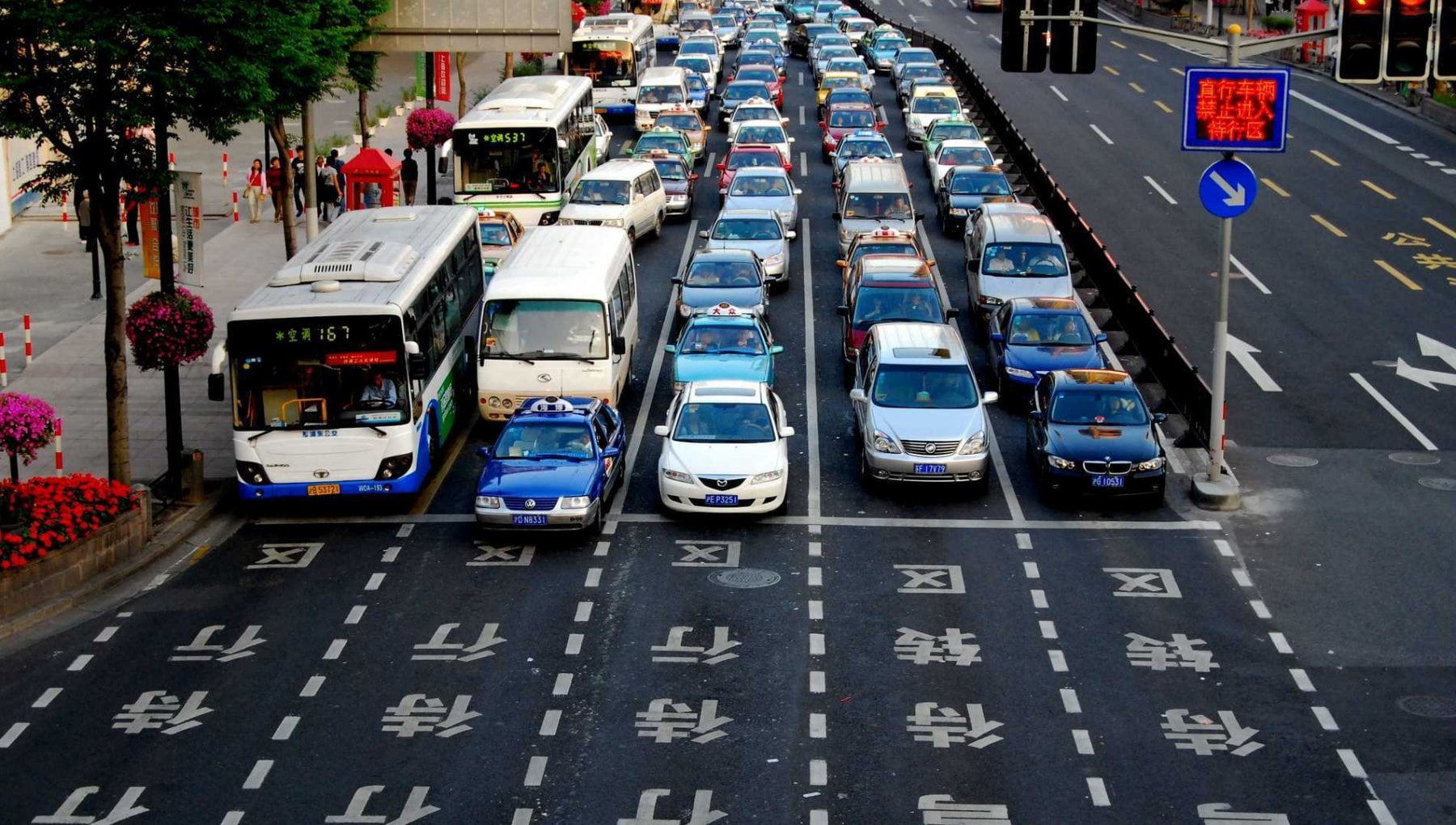 L’ultimo record della Cina, quasi mezzo miliardo di patentati