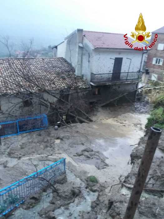 Maltempo: smottamento a ridosso abitazioni, 50 evacuati