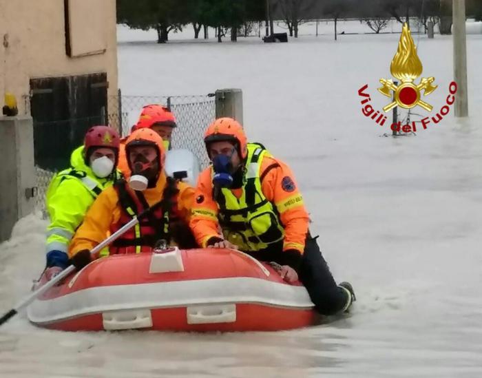 Maltempo:esonda torrente in Irpinia, tratte in salvo 3 famiglie