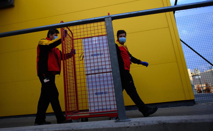 Michel, ‘Ue farà rispettare contratti sui vaccini’