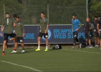 Napoli, per Manolas recupero lampo: si allena già in gruppo