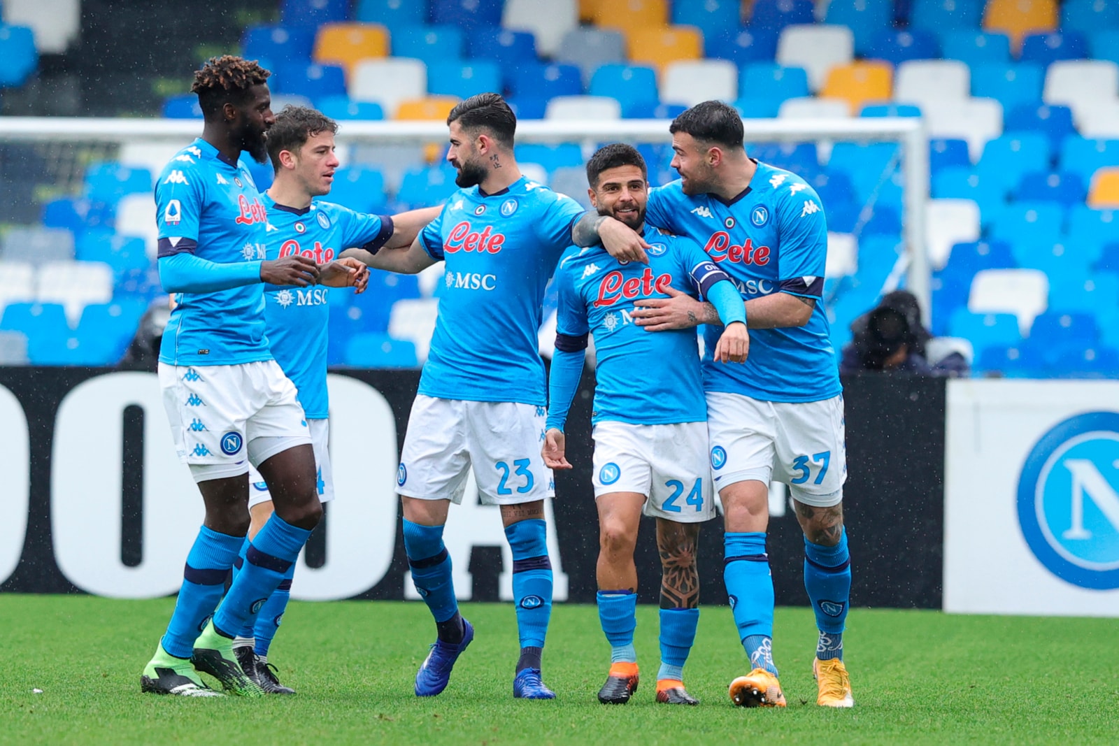 Il Napoli è pronto alla Supercoppa contro la Juve: 6-0 alla Fiorentina!