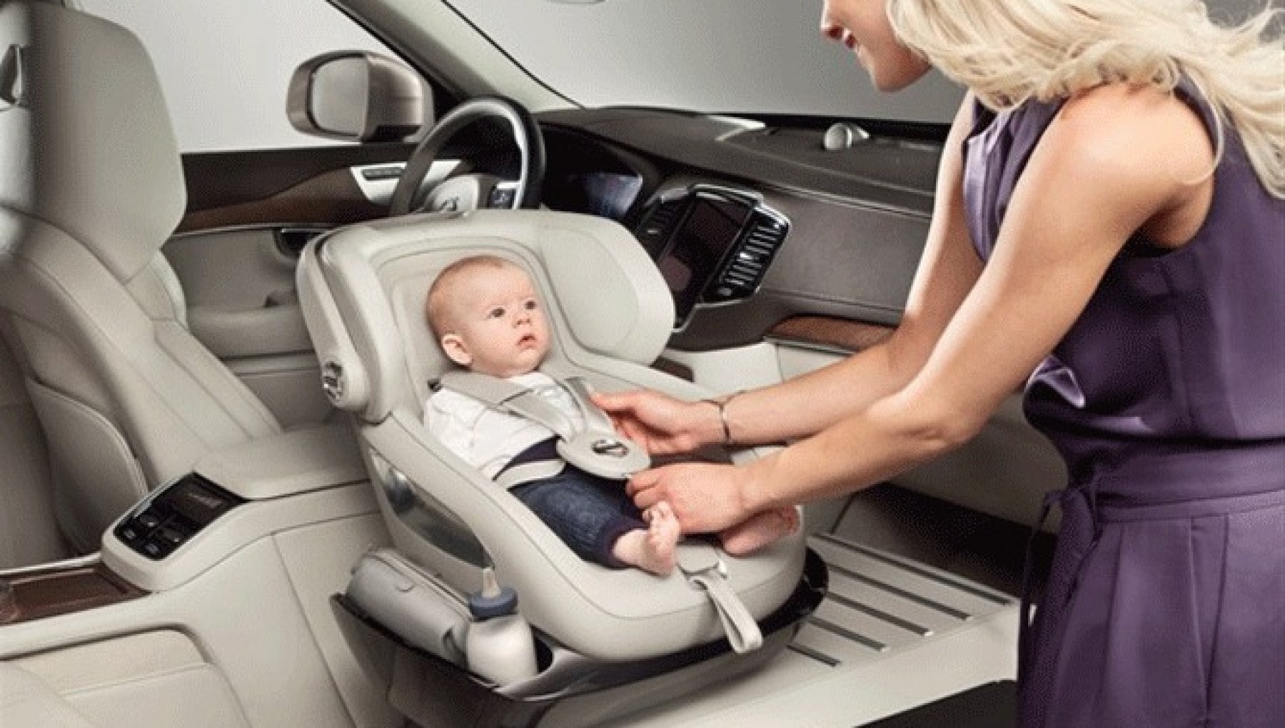 “No ai giubbotti per bambini sui seggiolini”: i pediatri Usa lanciano l’allarme