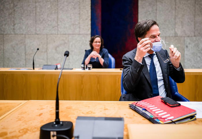 Olanda, il governo di Rutte si dimette