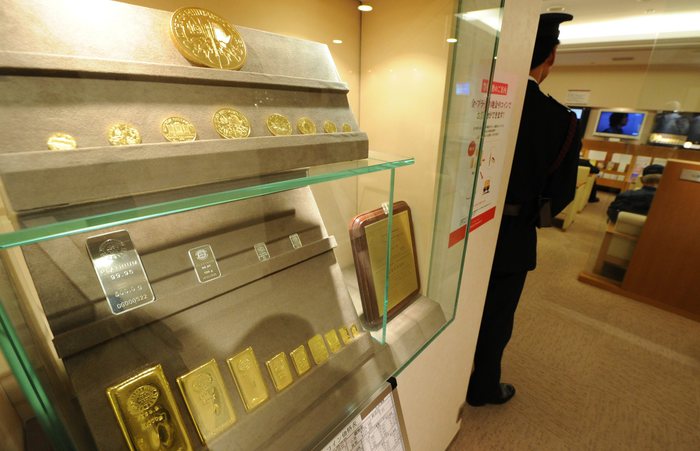 Oro: prezzo in lieve rialzo a 1.860 dollari l’oncia