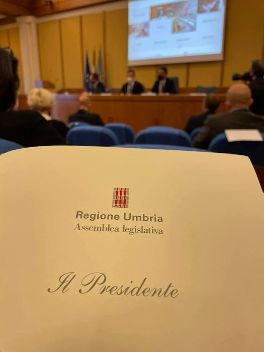 Parlamenti regionali chiedono aiuti attività zone arancioni