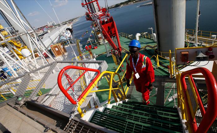 Petrolio: ancora in rialzo, Wti a 53,77 dollari