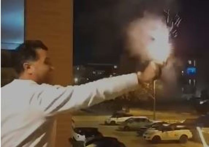 Presidente Consiglio Comune Foggia in video spara da balcone