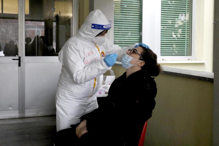 Presidenti ER,Fvg,Veneto,rosso scuro danno a chi fa tamponi