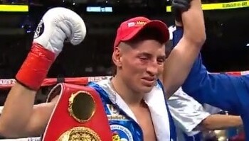 Pugilato, Alvarando batte Kriel e difende la cintura dei minimosca