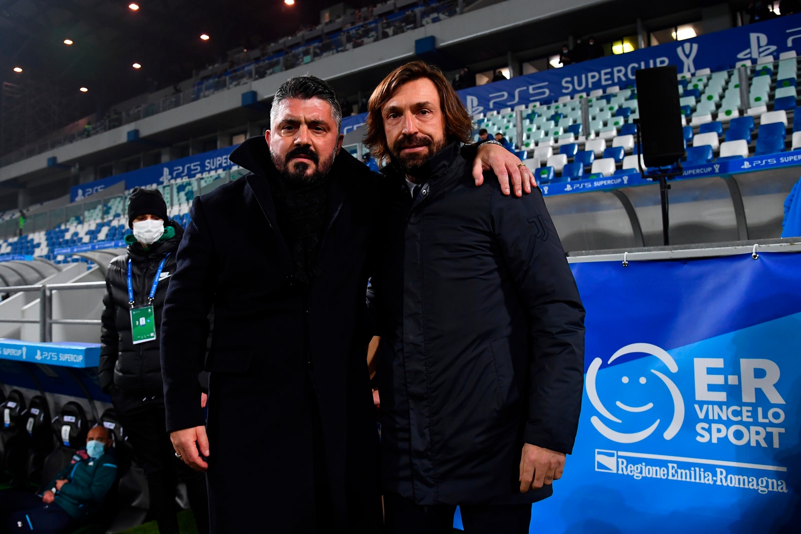 Pirlo ritrova Gattuso: abbracci prima della Supercoppa