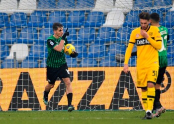 Sassuolo-Parma 1-1 e Crotone-Benevento 4-1: Djuricic al 94′, doppio Simy