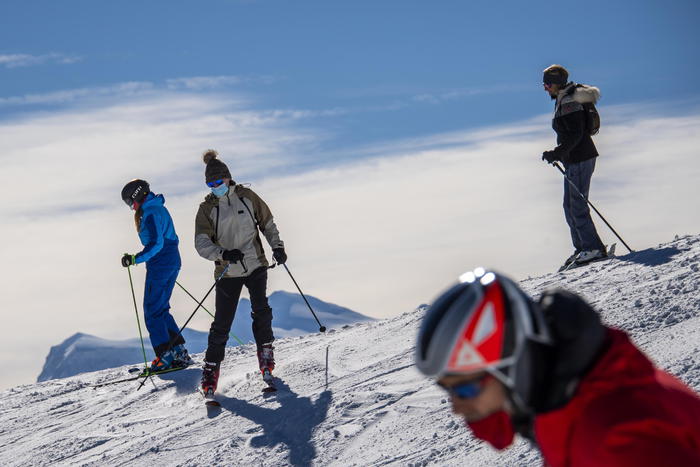 Scia in fuori pista ma precipita da roccia, morto
