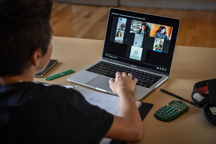 Scuola: Abruzzo, superiori in aula al 50% ma si invoca lo ‘sciopero digitale’