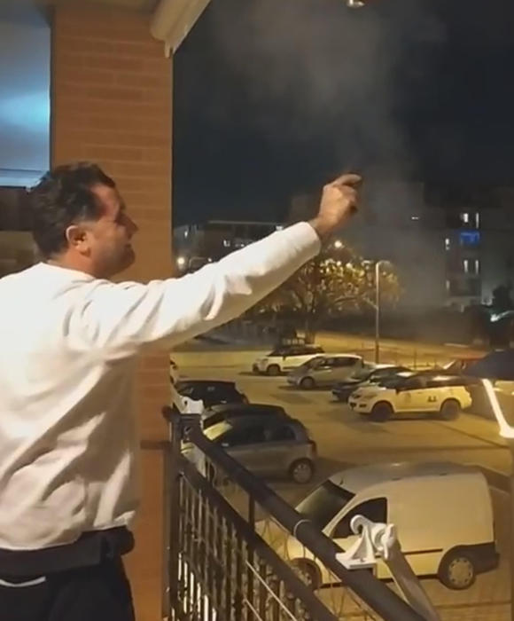 Spara da balcone: Iaccarino, resto in maggioranza
