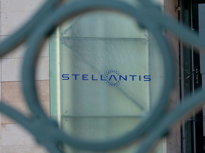Stellantis debutta in Borsa; Elkann, traguardo storico