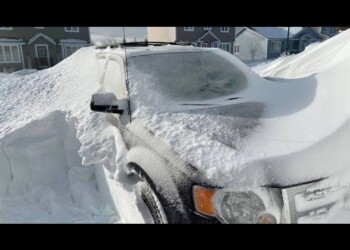 Tempeste di neve in Svezia. Villaggi isolati. Video meteo