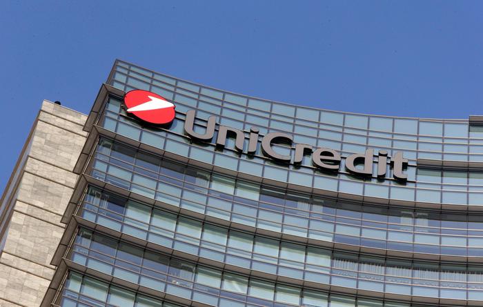 Unicredit: Del Vecchio e Fondazioni contro fusione Mps