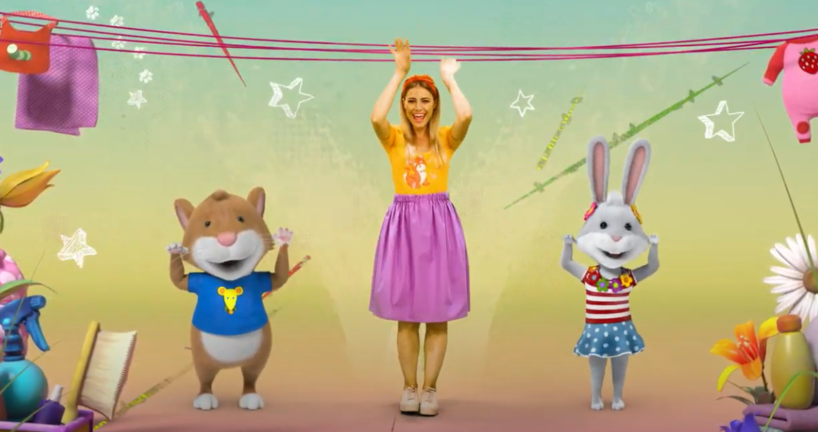 CAROLINA: la social star, volto della tv dei ragazzi, propone una baby dance in video con Topo Tip