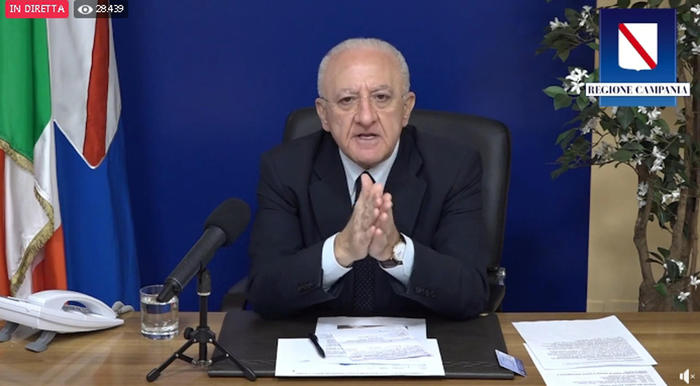 ++ Vaccini: lite tra Arcuri e De Luca in riunione online ++