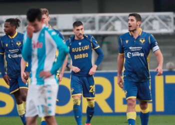 Verona-Napoli 3-1 e Genoa-Cagliari 1-0: lampo Lozano e tris Juric