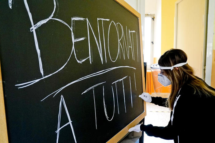 Via libera alle misure anti-Covid dal 7 gennaio. Scuole riaperte dall’11