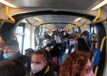 Matteo Rossino : sui mezzi pubblici torinesi assembramenti assurdi, poi tengono chiuse palestre e ristoranti