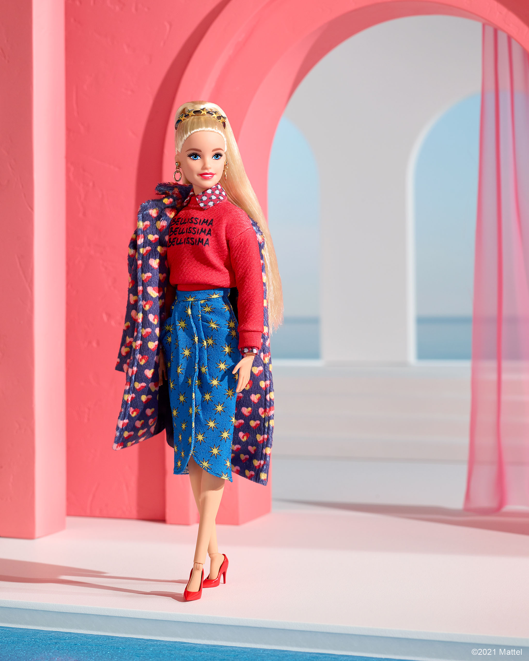 Barbie presenta il primo look della collezione di Alessandro Enriquez in esclusiva per lei per celebrare la Milan Fashion Week