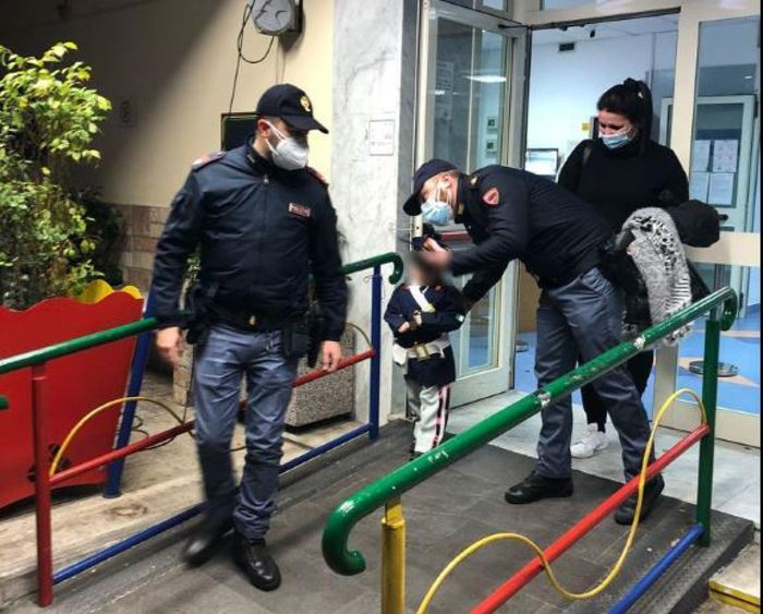 A Napoli la Ps esaudisce sogno bimbo di indossare la divisa