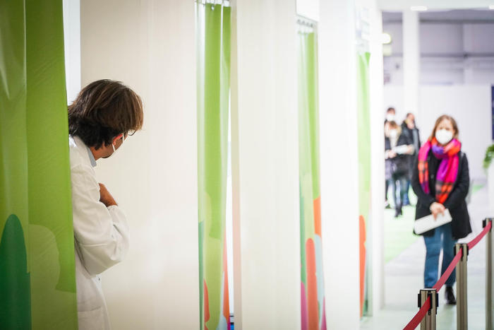 Al via le vaccinazioni con AstraZeneca, la partenza è a rilento