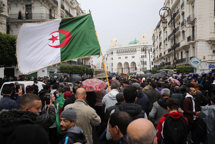 Algeria: migliaia di manifestanti tornano in piazza