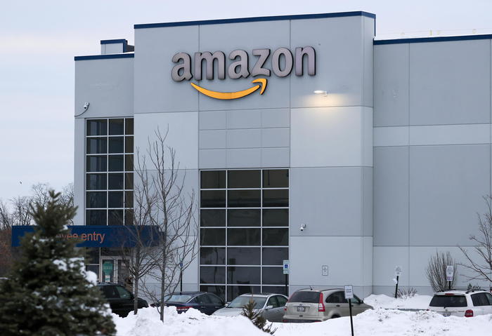 Amazon denuncia il procuratore di Ny su sicurezza lavoro