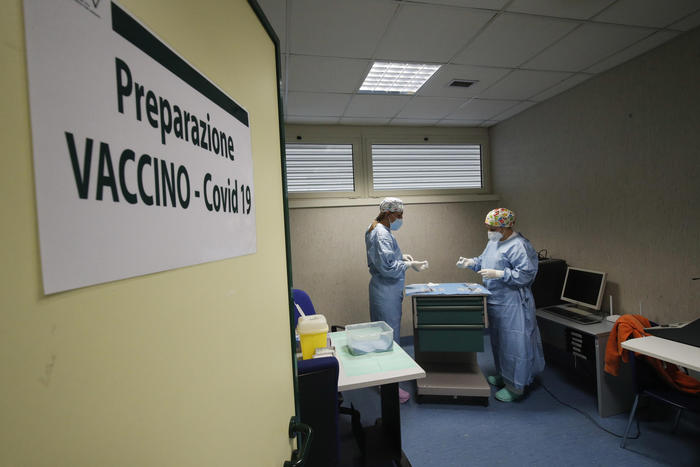 >ANSA-IL PUNTO/COVID: Fvg,per vaccini medici base essenziali